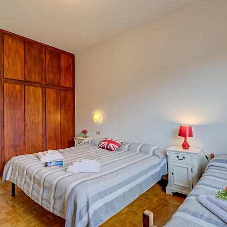 Connie's Modern 2br, Private Garden, Mountain Views In - Happy