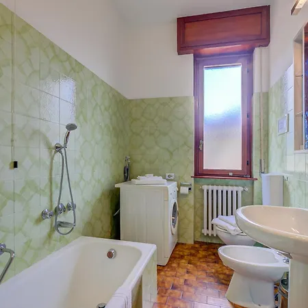 Connie's Modern 2br, Private Garden, Mountain Views In - Happy Apartment