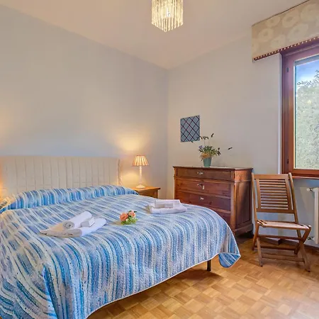Connie's Modern 2br, Private Garden, Mountain Views In - Happy