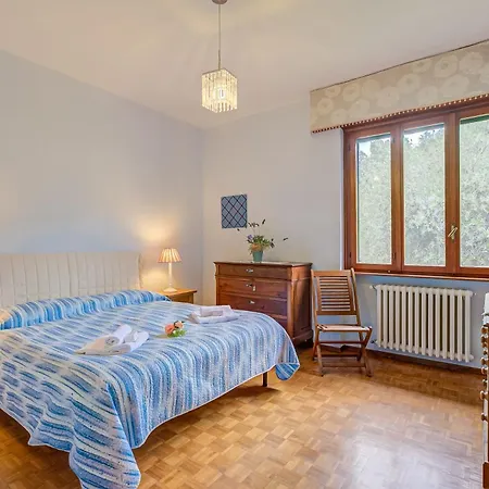 Apartment Connie's Modern 2br, Private Garden, Mountain Views In - Happy