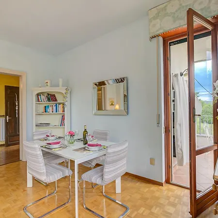 Apartment Connie's Modern 2br, Private Garden, Mountain Views In - Happy Monvalle