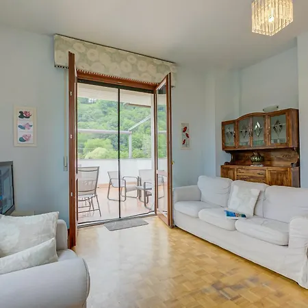 Connie's Modern 2br, Private Garden, Mountain Views In - Happy