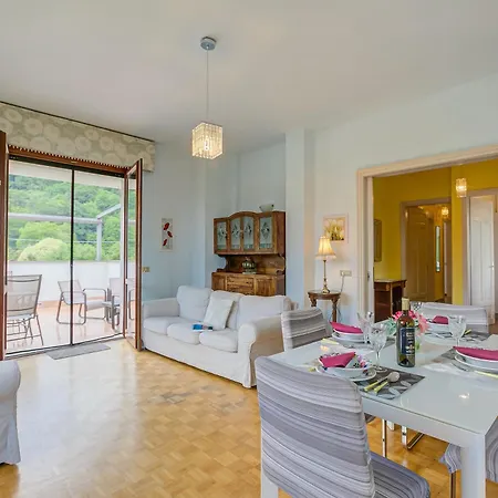 Apartment Connie's Modern 2br, Private Garden, Mountain Views In - Happy