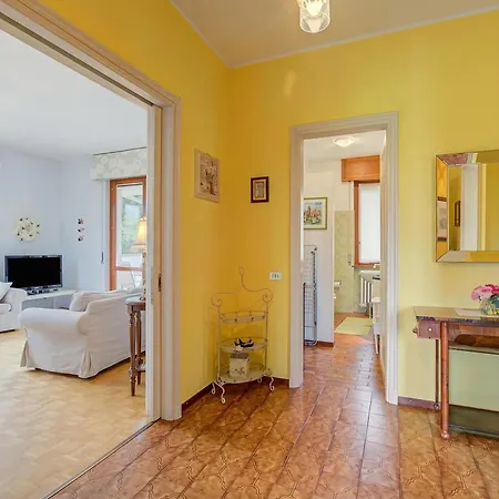 Apartment Connie's Modern 2br, Private Garden, Mountain Views In - Happy Monvalle