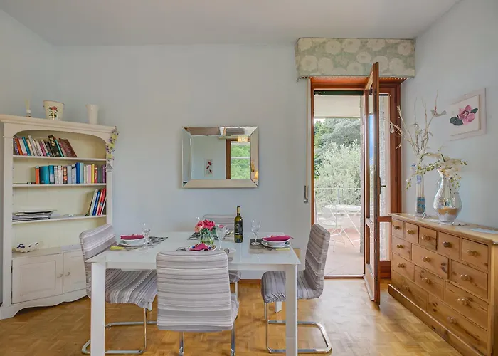 Connie's - Happy Monvalle