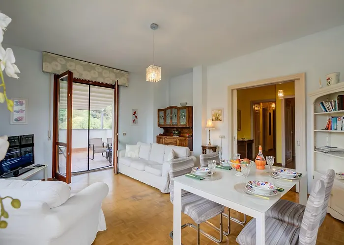 Connie's - Happy Monvalle